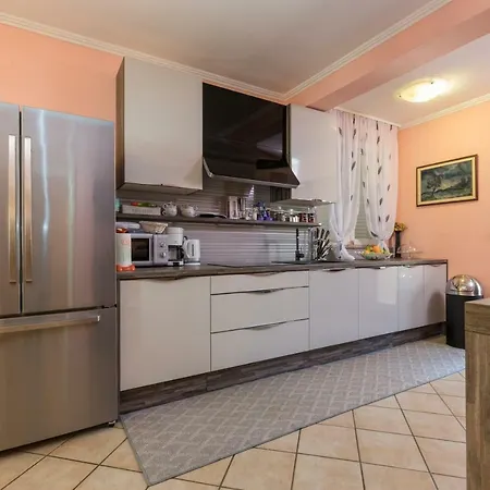 Ragusa Apartment *